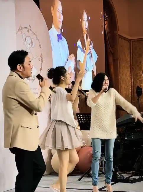 参加散打女儿满月视频,散打女儿喜获新生