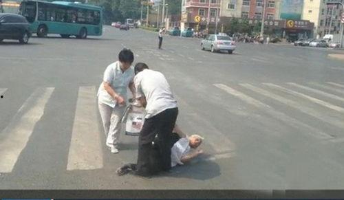男女在地上考妣视频,引发网友热议