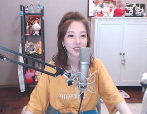 冯提莫对A视频,揭秘网红背后的真实生活